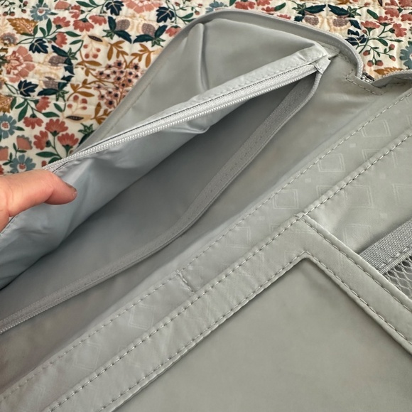 Vera Bradley Travel Organizer Wallet - Picture 4 of 5